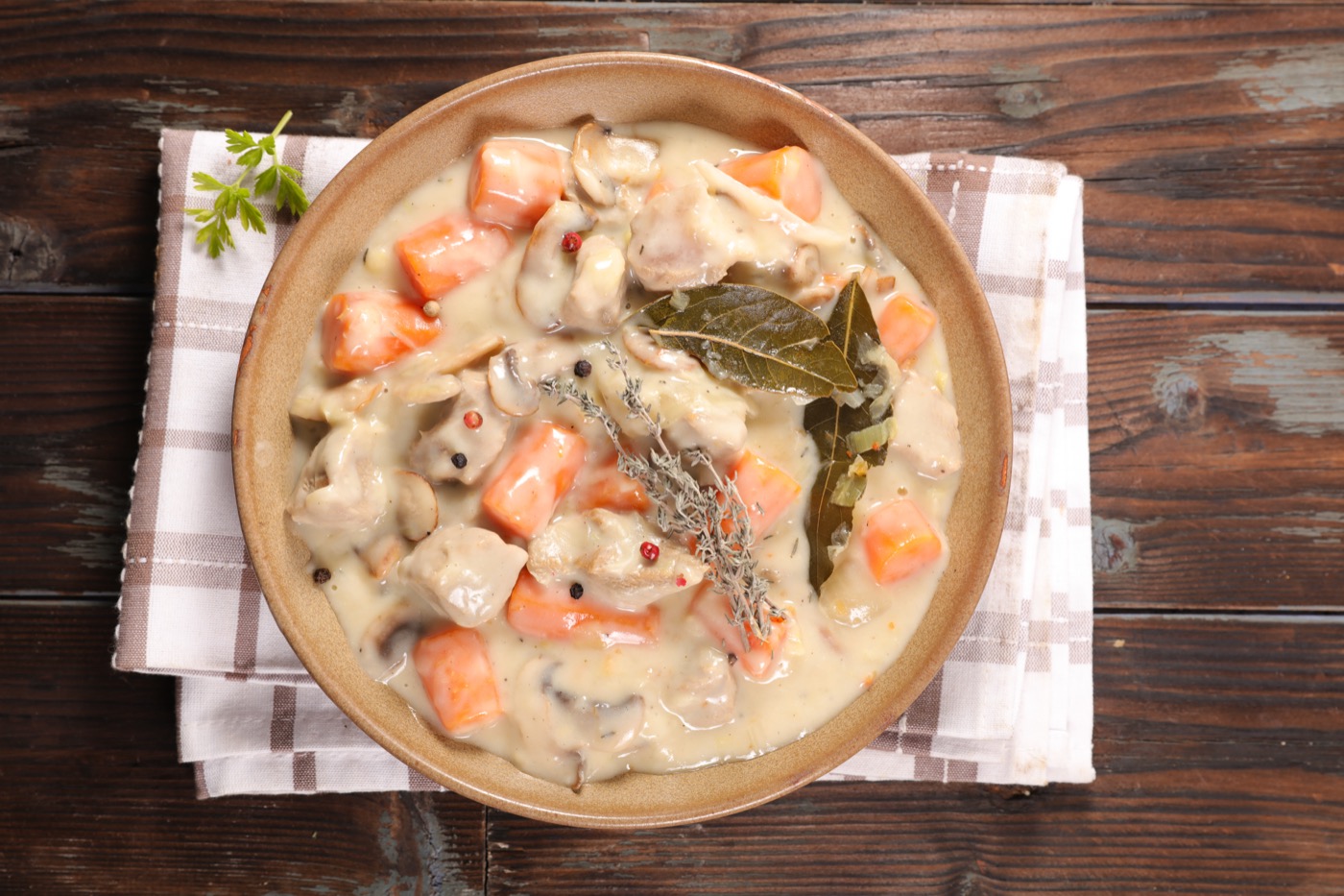 Blanquette de veau à la crème, carottes et champignons